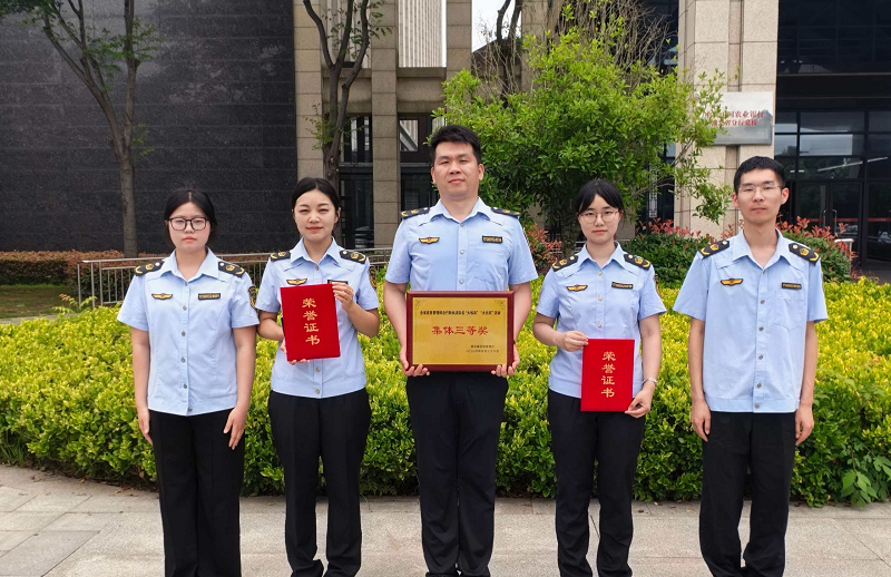 <a href="../xwzx/gzdt/202606/t20260612_767943.html">鄂州市应急管理综合执法支队在全省“大练兵”“大比武”活动中荣获团体三等奖</a>